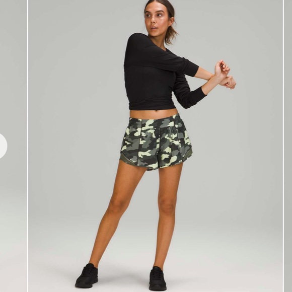 Lululemon Hotty Hot Short 4" size 4 - Picture 2 of 10